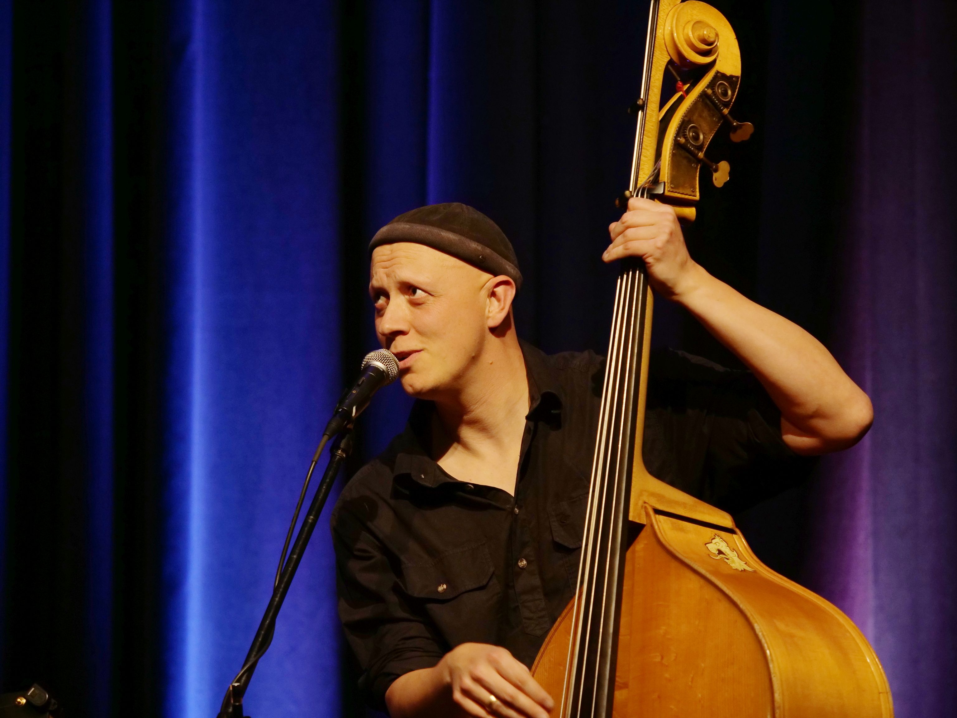 Pierce Black Stereo Naked