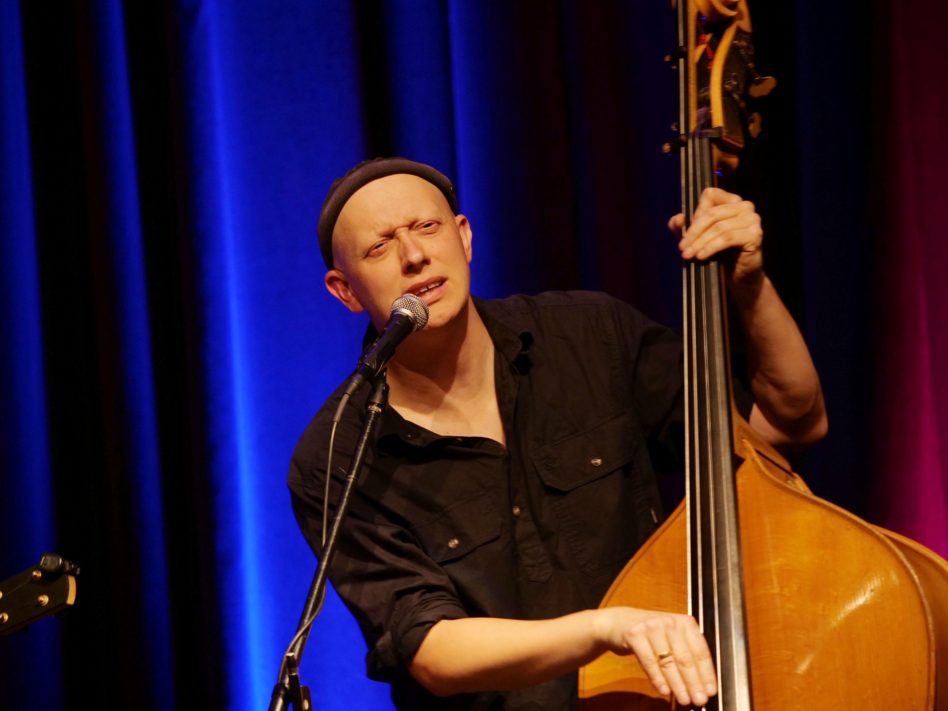 Pierce Black Stereo Naked